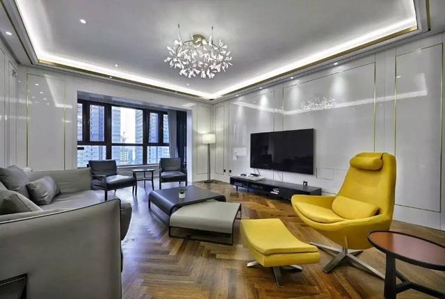 把不銹鋼條嵌到墻上，簡單點綴好高檔！