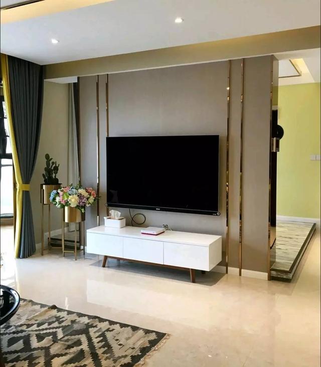 把不銹鋼條嵌到墻上，簡單點綴好高檔！