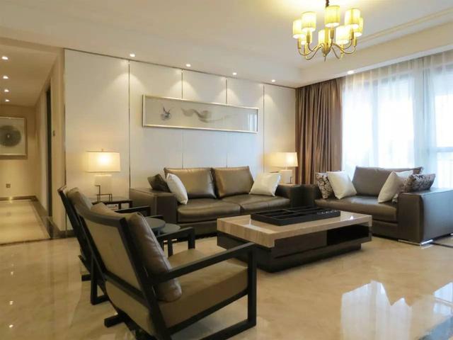 把不銹鋼條嵌到墻上，簡單點綴好高檔！